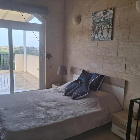 Sunsets Farmhouse, Gozo 纳杜尔